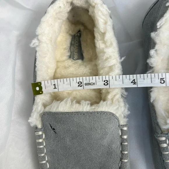 Koolaburra by UGG Grey Cream Plush Slippers Moccasins Size 7 - Picture 9 of 9